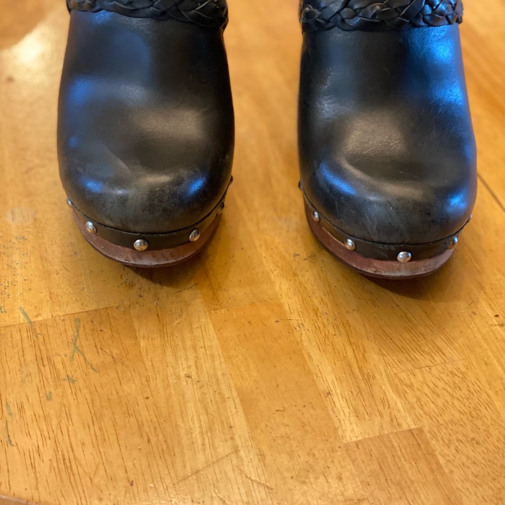 Ugg’s Mule - image 3